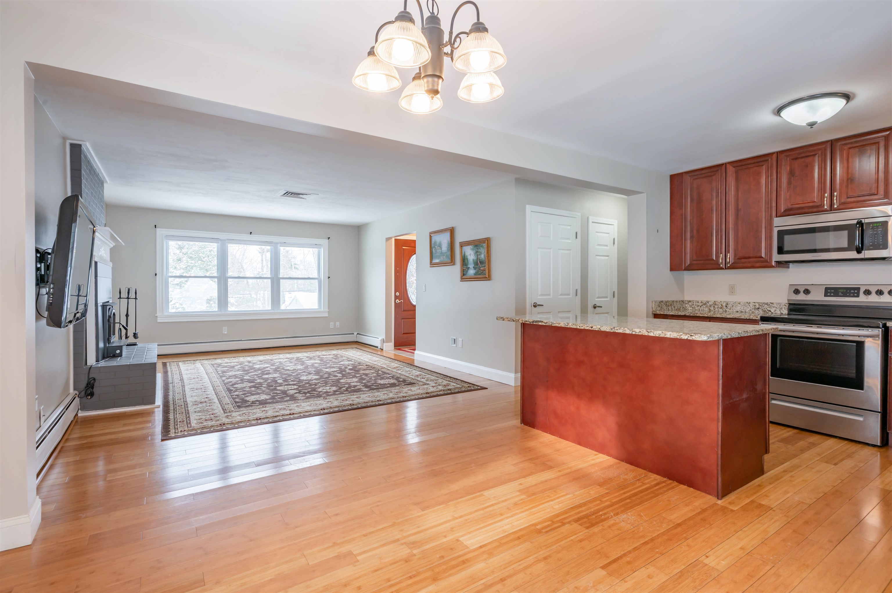 245 Pickering Street Manchester, NH 03104 - Photo 6 of 23