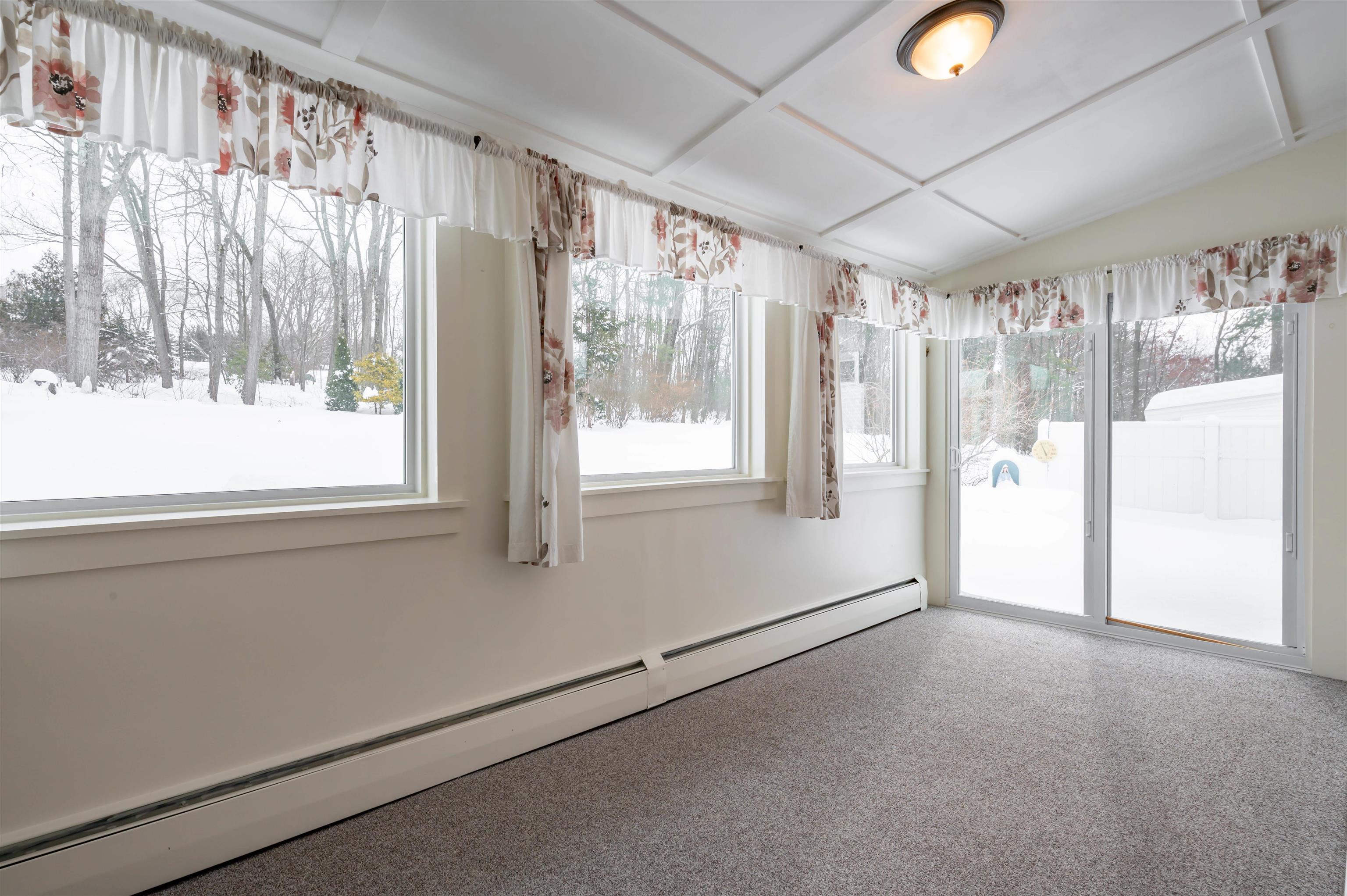 245 Pickering Street Manchester, NH 03104 - Photo 8 of 23