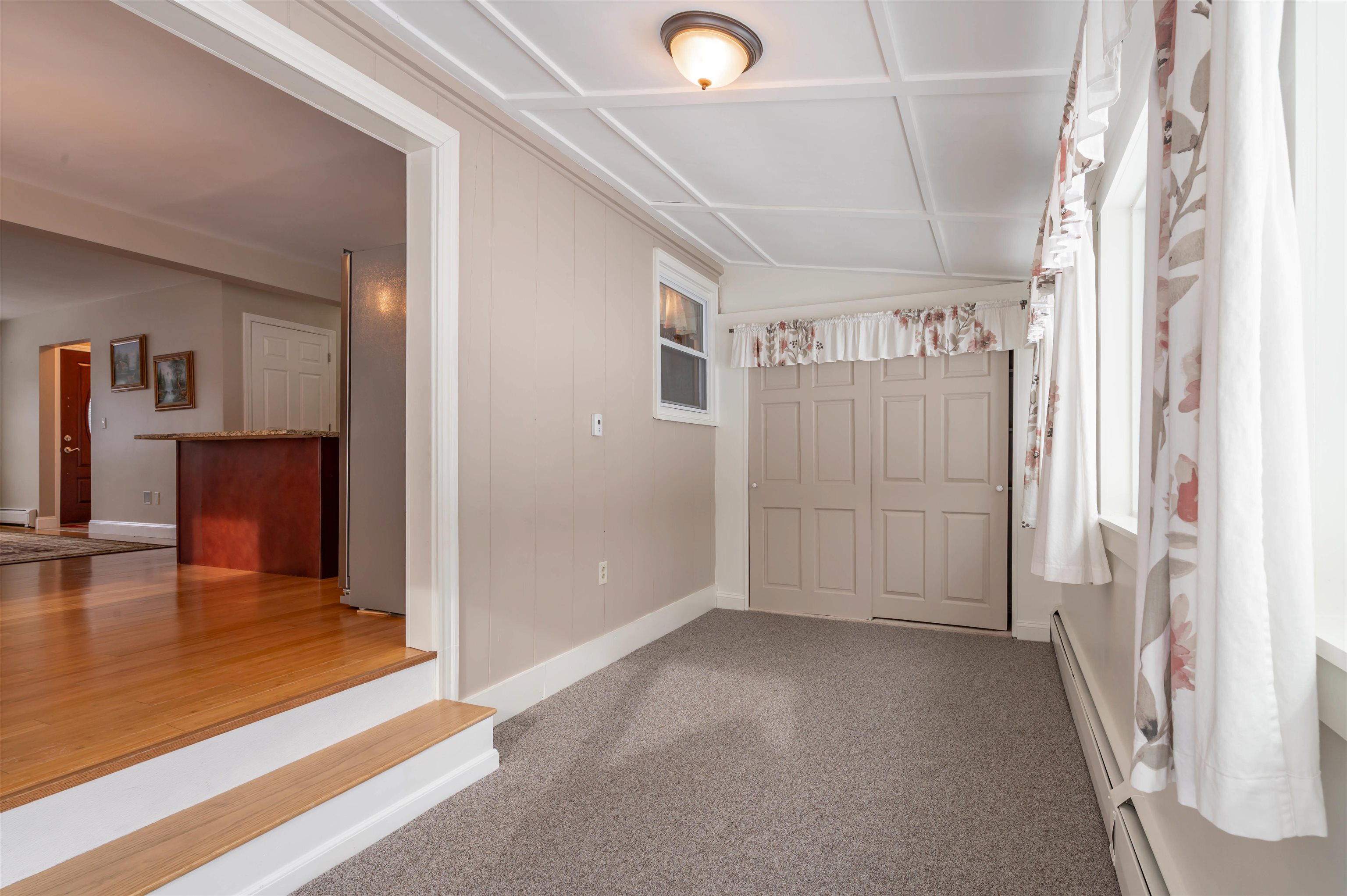 245 Pickering Street Manchester, NH 03104 - Photo 9 of 23