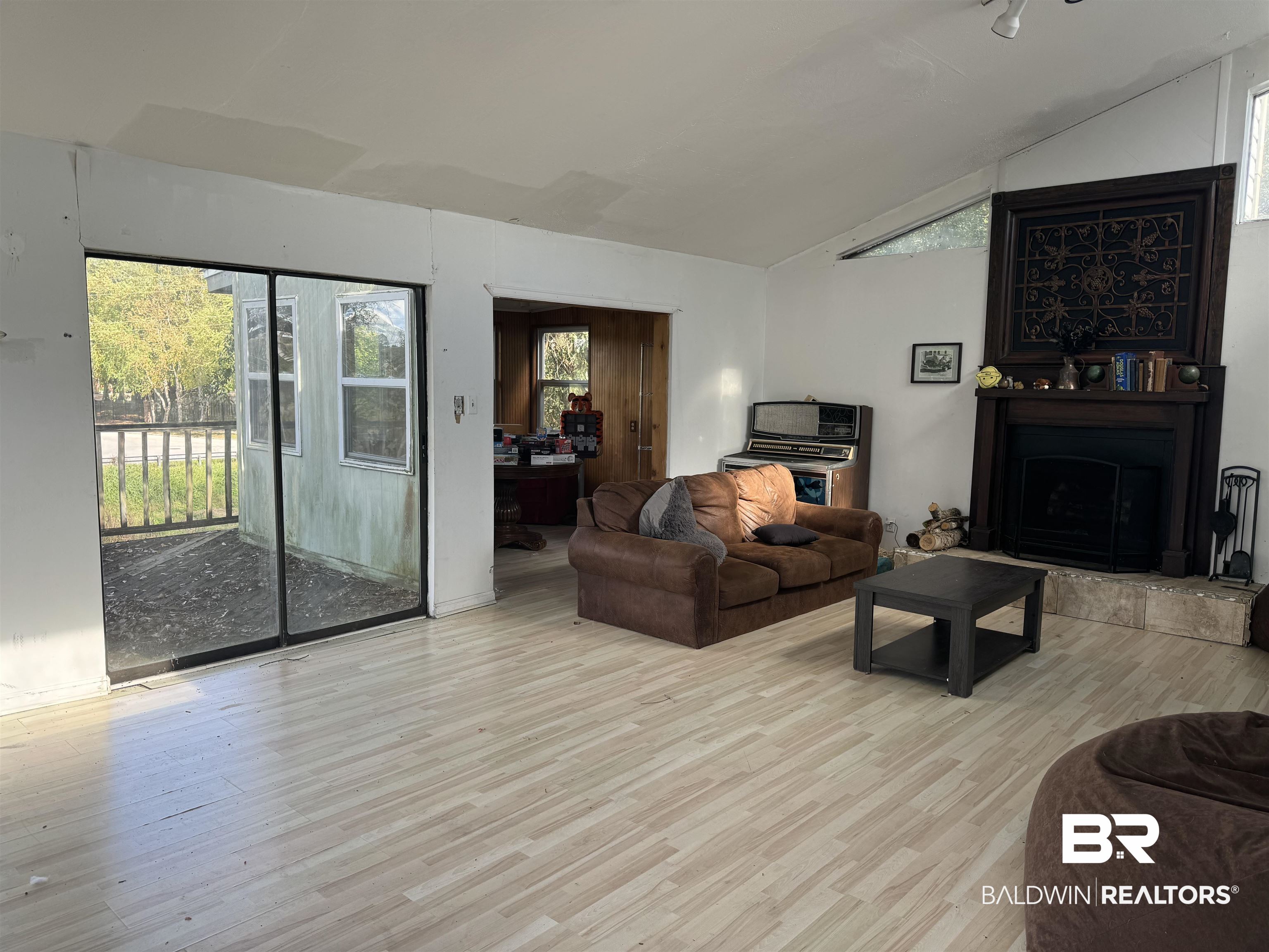 357 Coventry Way Mobile, AL 36606 - Photo 2 of 5