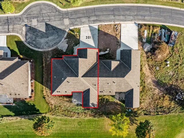 $764,900 | 301 Fairway Meadows Lane, Sheboygan Falls, WI 53085