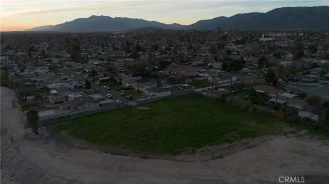 a view of a house with a mountain yard