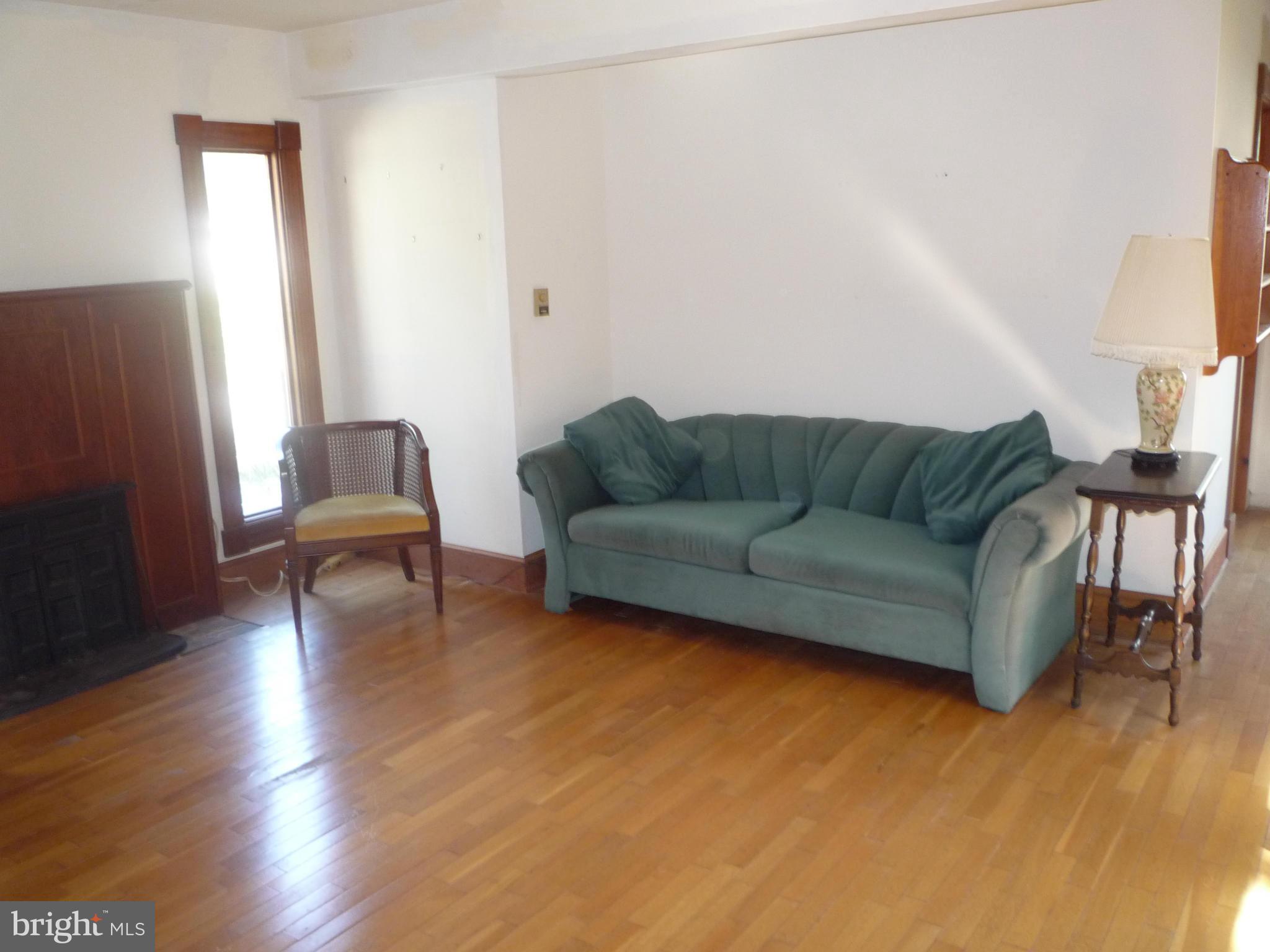 204 Ridge Road Riva, MD 21140 - Photo 7 of 24 Living Room