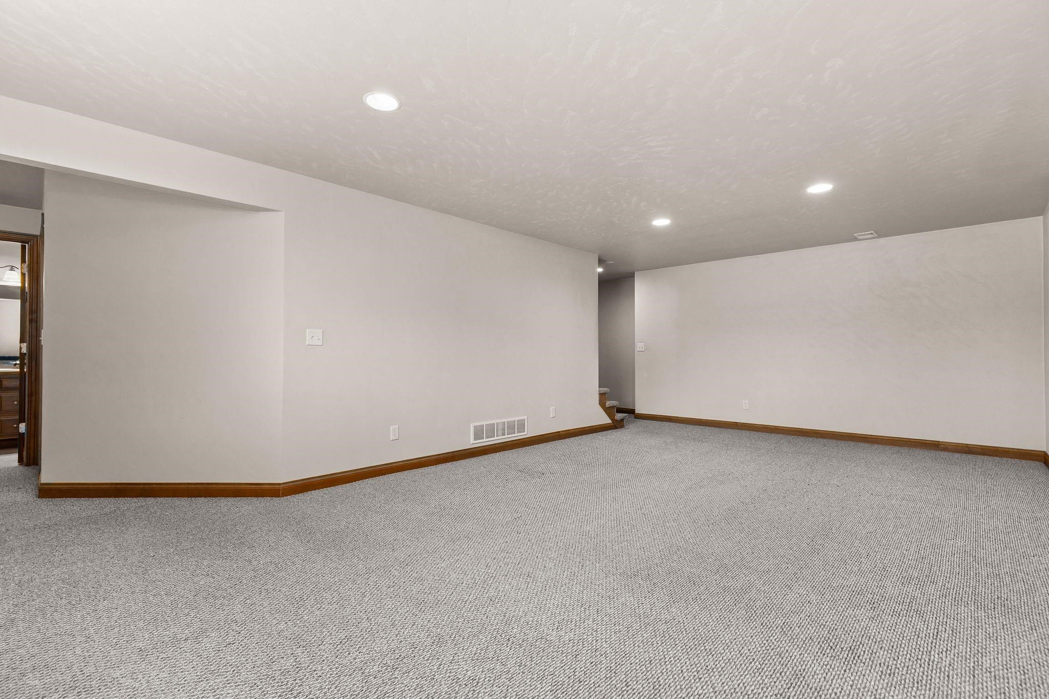 477 Dalton Road Neenah, WI 54956 - Photo 25 of 35