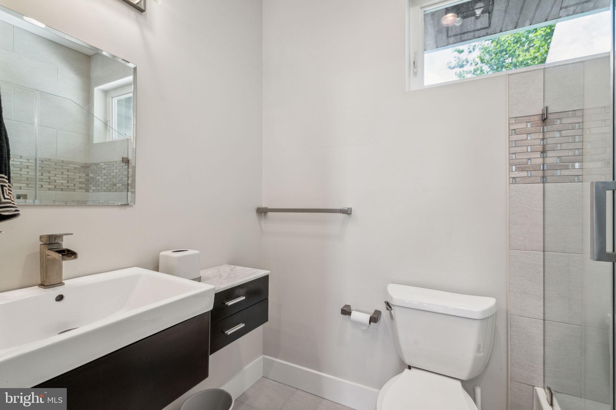 273 Ripka Street Philadelphia, PA 19127 - Photo 41 of 63 2nd Floor Full Bath