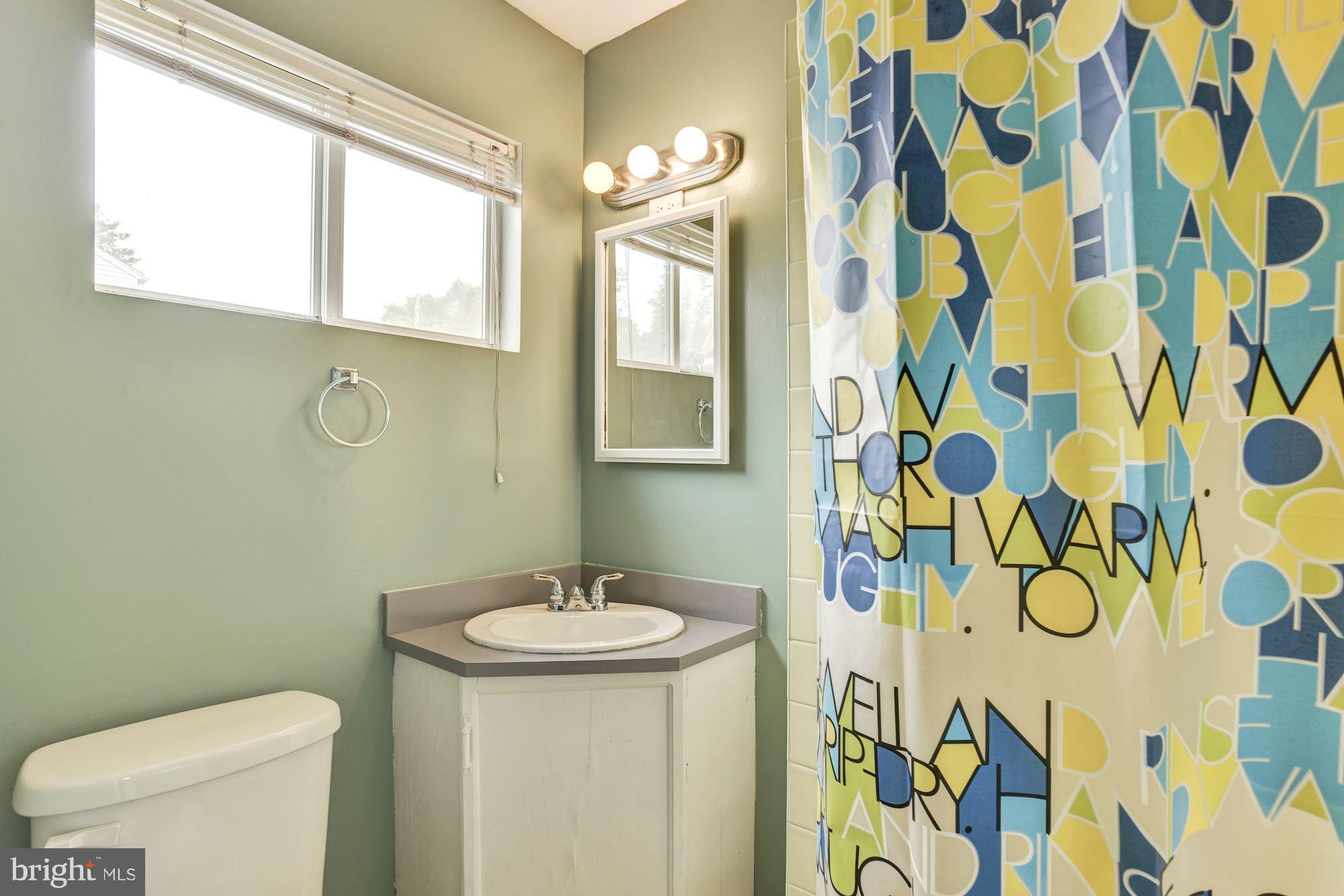 2800 Onyx Road Baltimore, MD 21234 - Photo 13 of 30 Bath