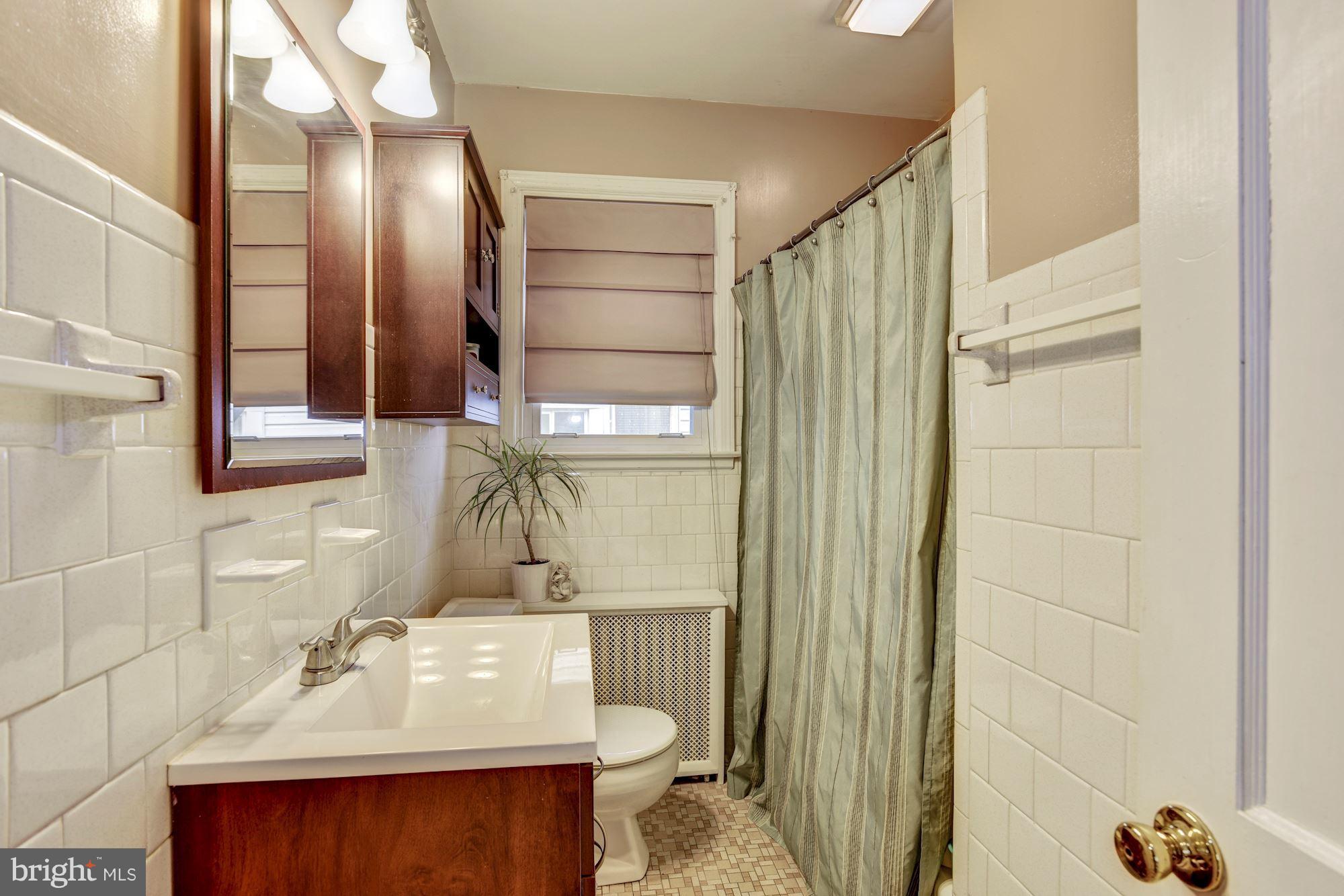 2800 Onyx Road Baltimore, MD 21234 - Photo 16 of 30 Bath