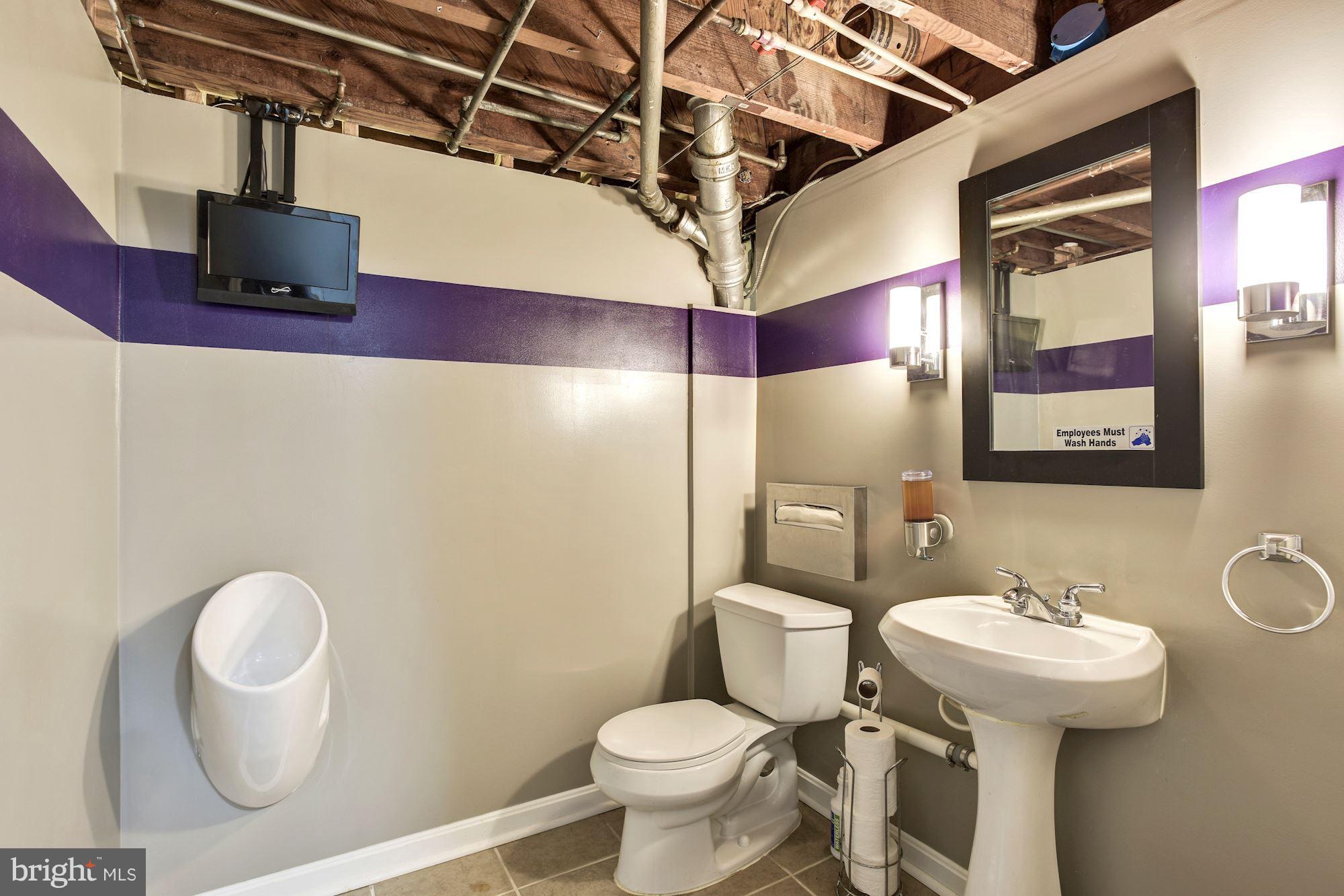 2800 Onyx Road Baltimore, MD 21234 - Photo 25 of 30 Bath