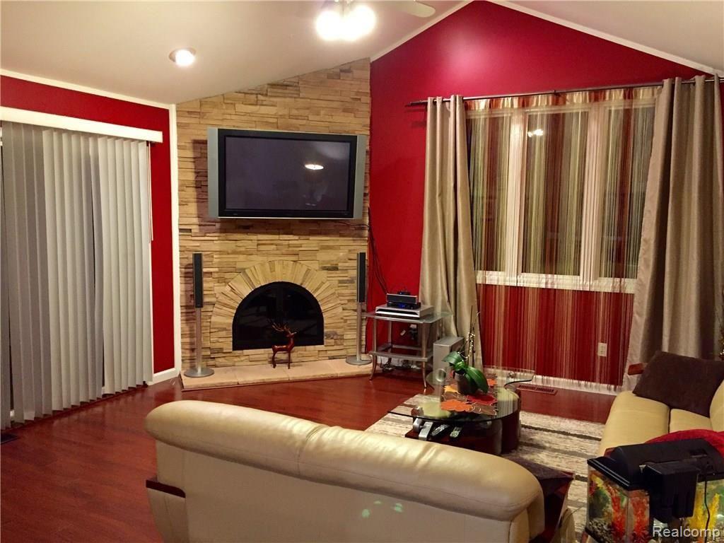 13452 Perry Circle Warren, MI 48088 - Photo 2 of 34 IMG_7232.JPG