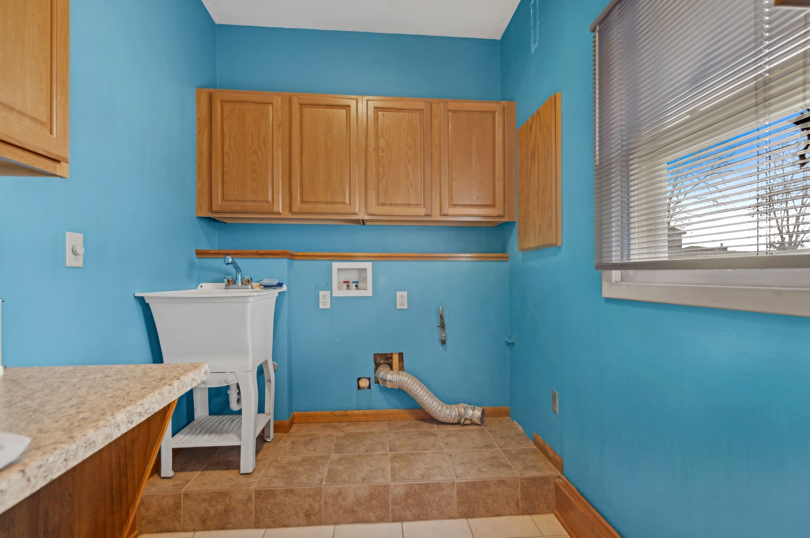 213 South Anderson Road New Lenox, IL 60451 - Photo 19 of 32 a bedroom with a bed and a table in it