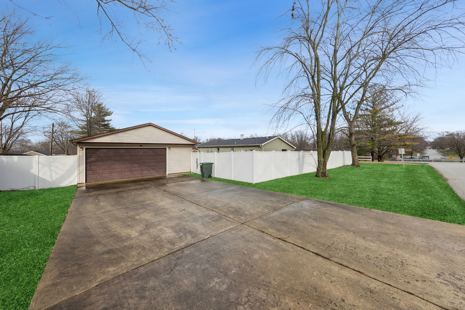 213 South Anderson Road New Lenox, IL 60451 - Photo 23 of 32 a view of yard and garage