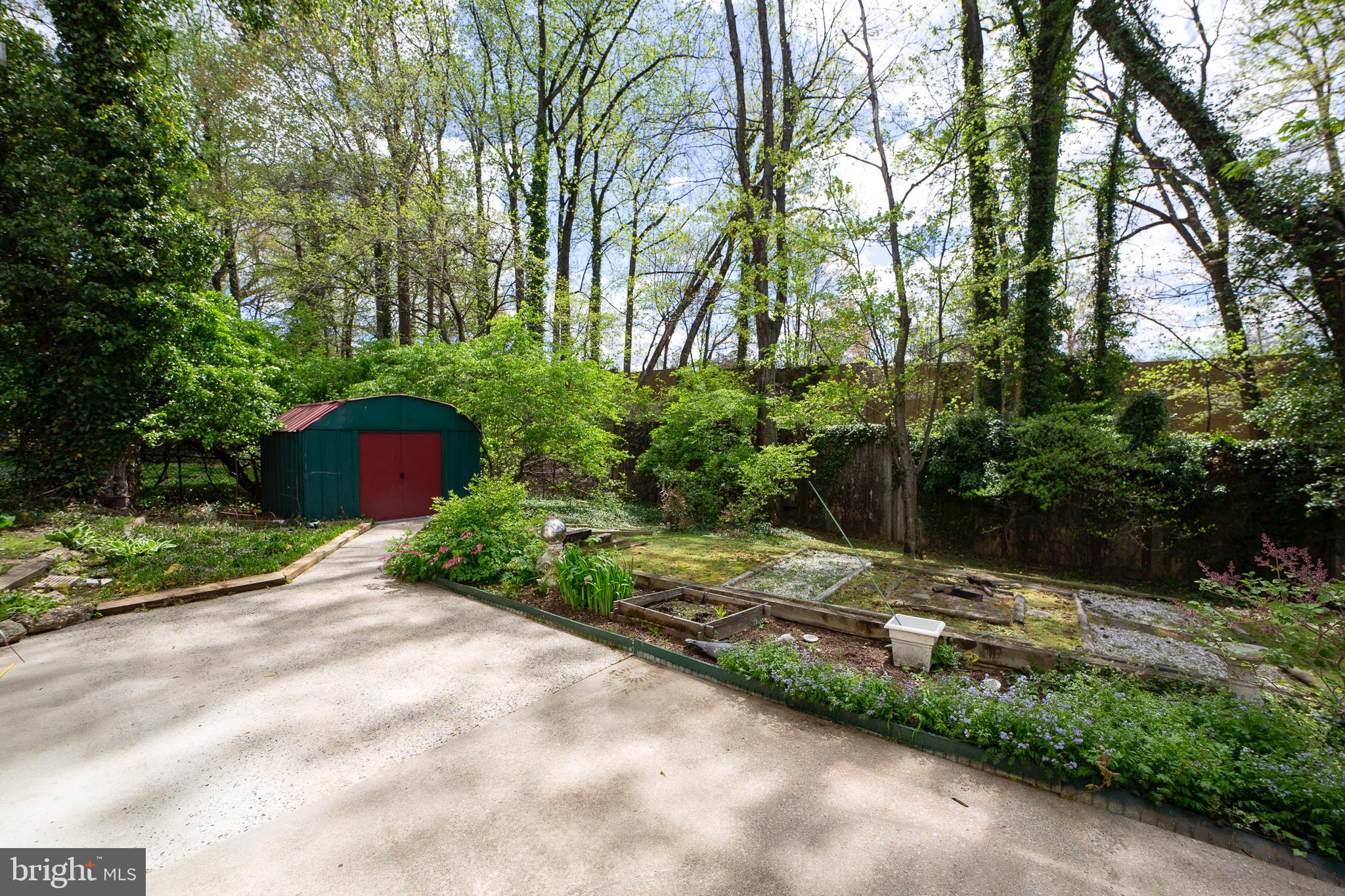 6326 Rockhurst Road Bethesda, MD 20817 - Photo 29 of 32 a pathway of a yard
