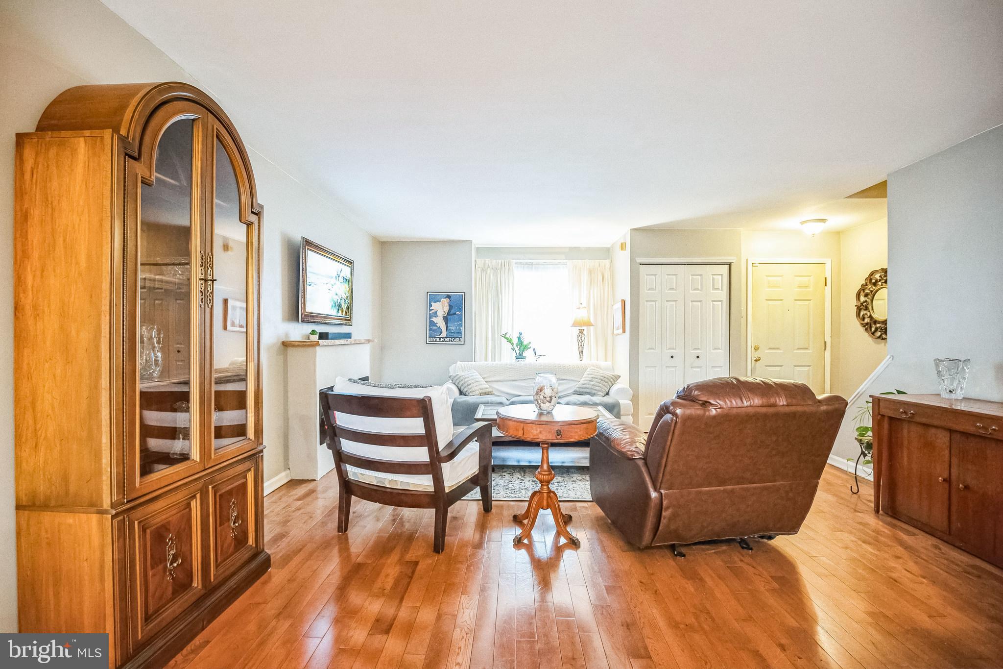 7923 Ridge Avenue, Unit 10 Philadelphia, PA 19128 - Photo 5 of 28 Living Room