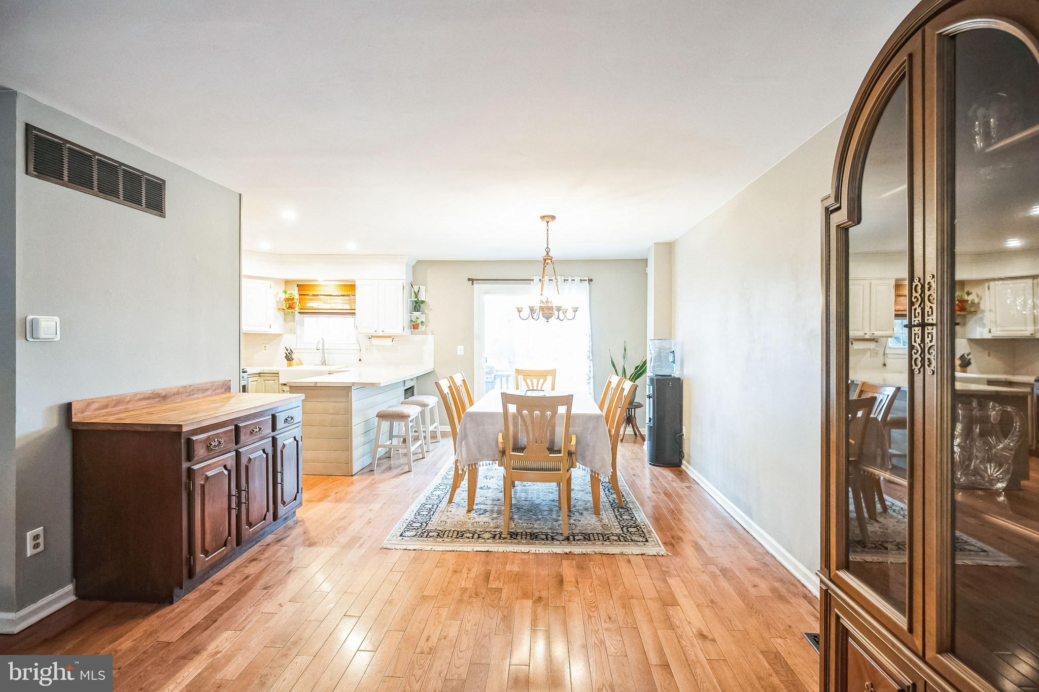 7923 Ridge Avenue, Unit 10 Philadelphia, PA 19128 - Photo 6 of 28 Dining Roome