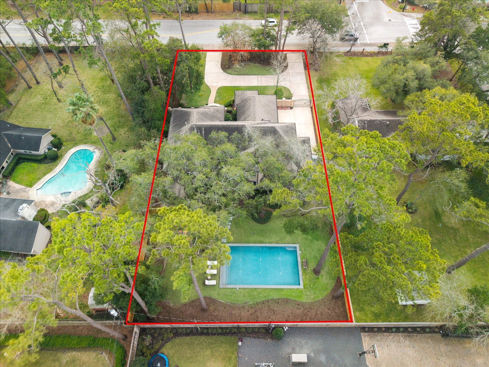 11524 Taylorcrest Road Houston, TX 77024 - Photo 46 of 47 The large rectangular lot offers both a generous front yard and an expansive backyard.