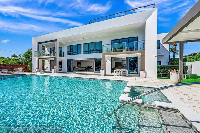 a view of house with yard