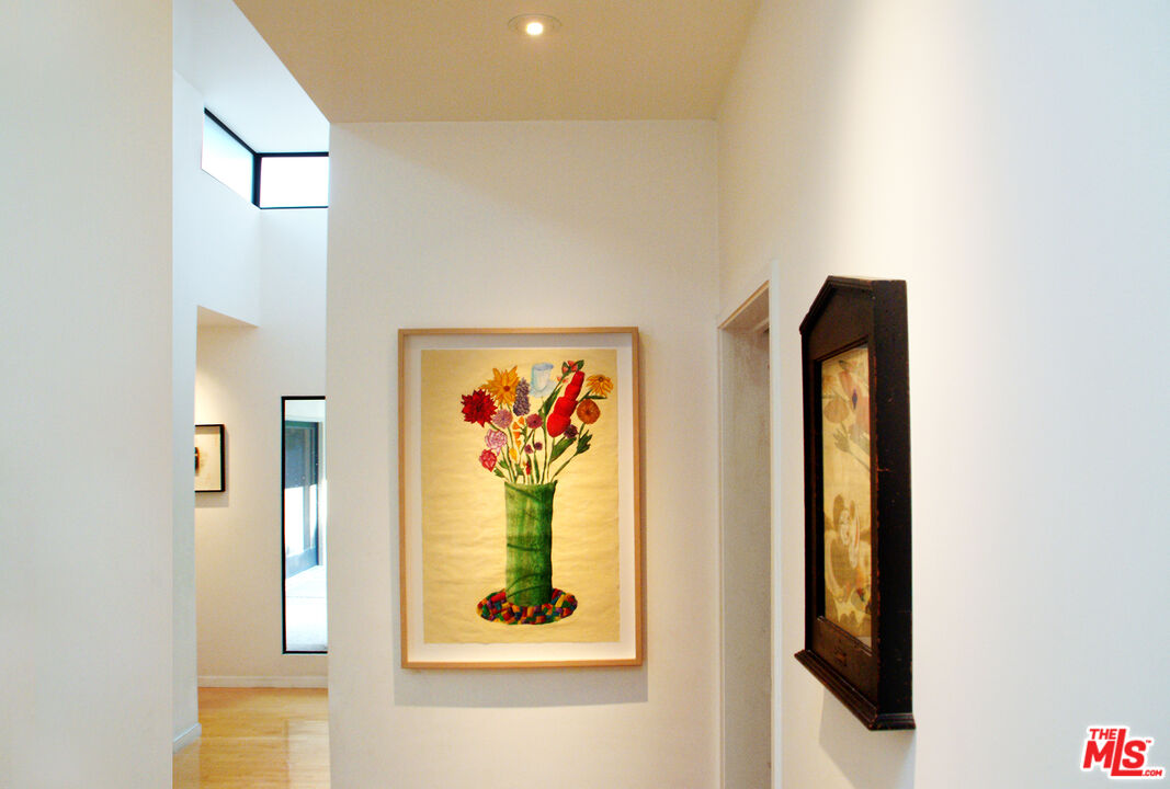 357 North Skyewiay Road Los Angeles, CA 90049 - Photo 15 of 21