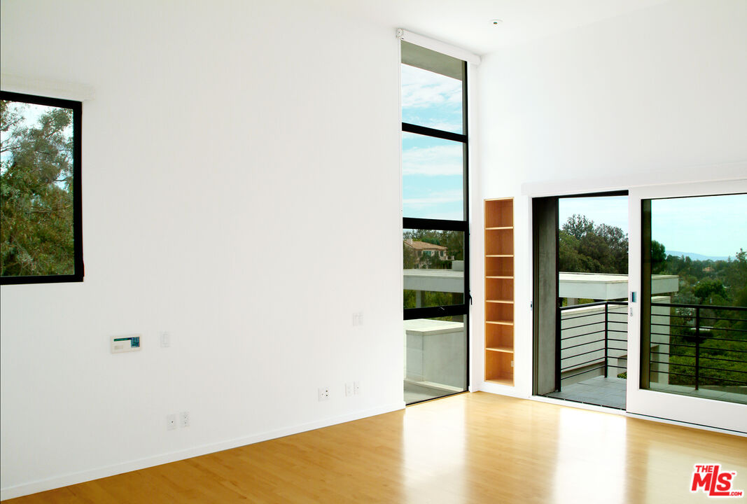 357 North Skyewiay Road Los Angeles, CA 90049 - Photo 18 of 21 a view of an empty room with a window