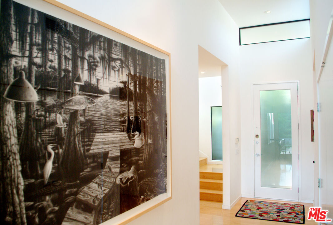 357 North Skyewiay Road Los Angeles, CA 90049 - Photo 9 of 21 a view of walk in closet