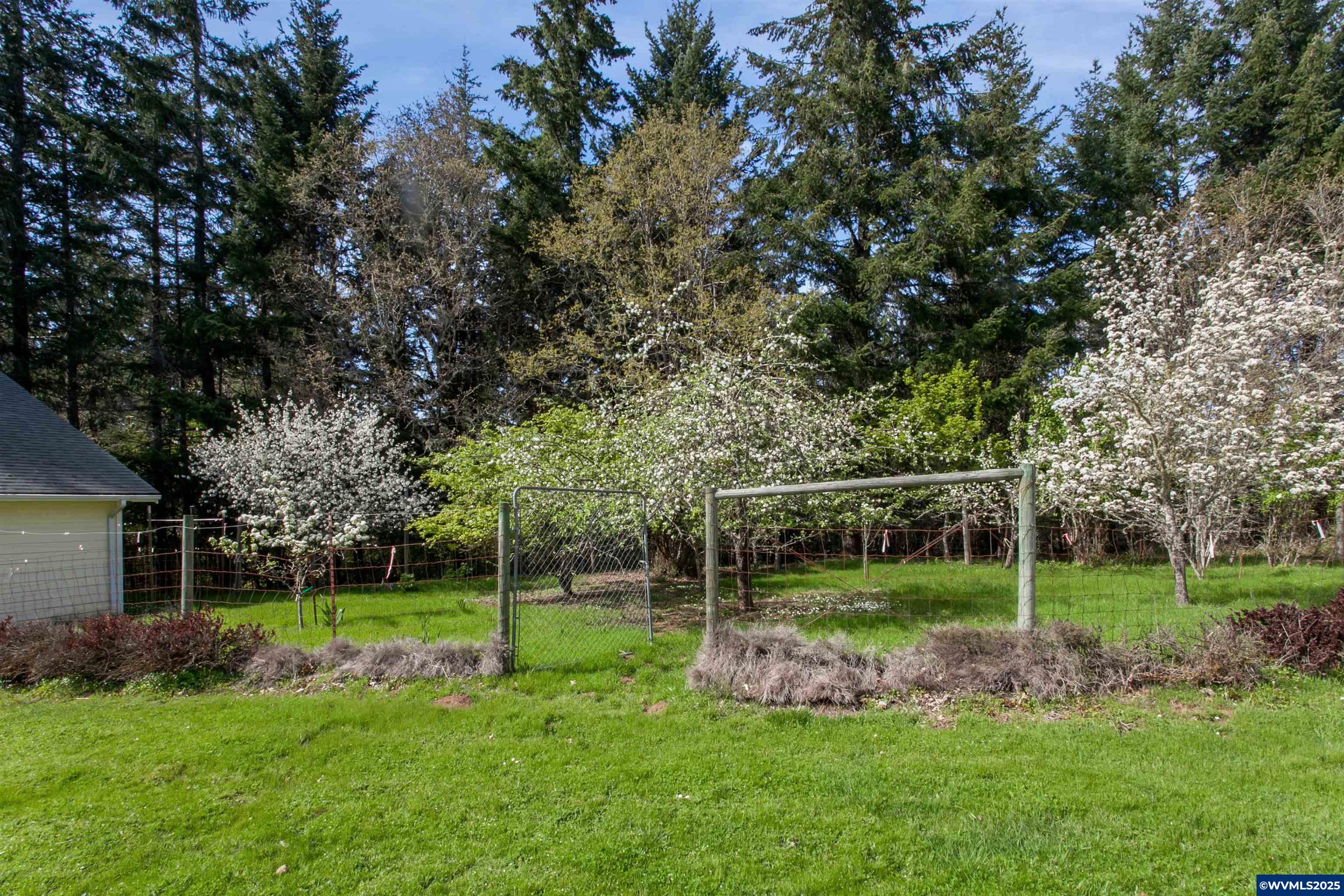 17234 Oakdale Road Dallas, OR 97338 - Photo 33 of 48