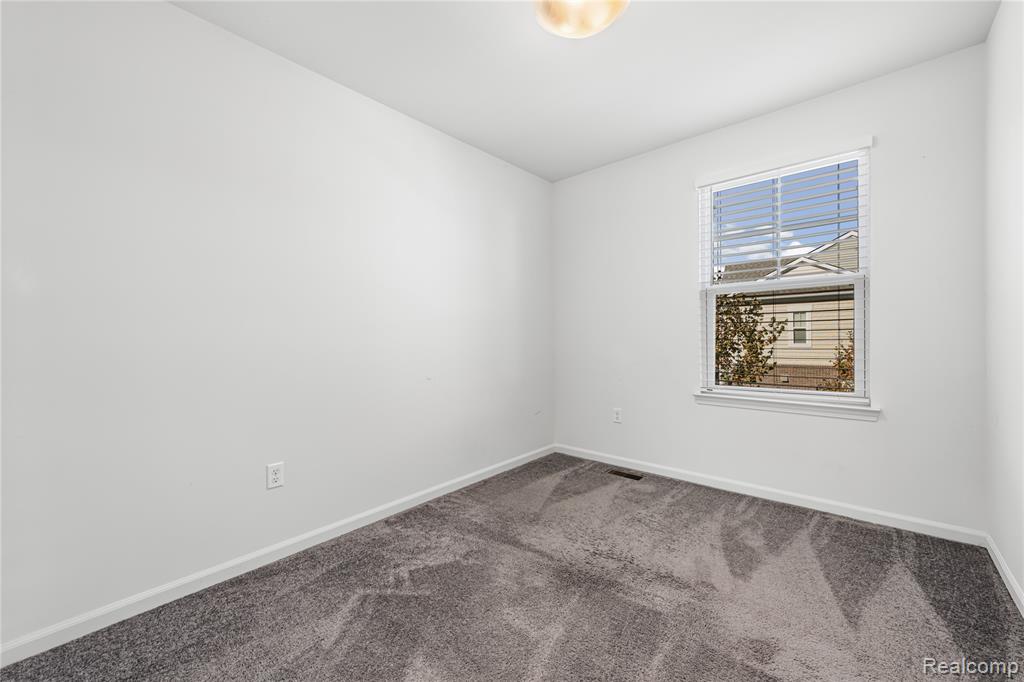 591 Parkside Way, Unit 16 Ferndale, MI 48220 - Photo 14 of 35