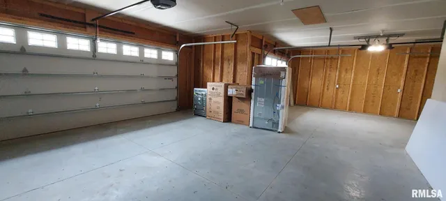 a view of empty room with an empty space