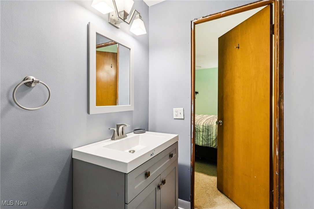 14003 Sheldon Road Cleveland, OH 44130 - Photo 20 of 32