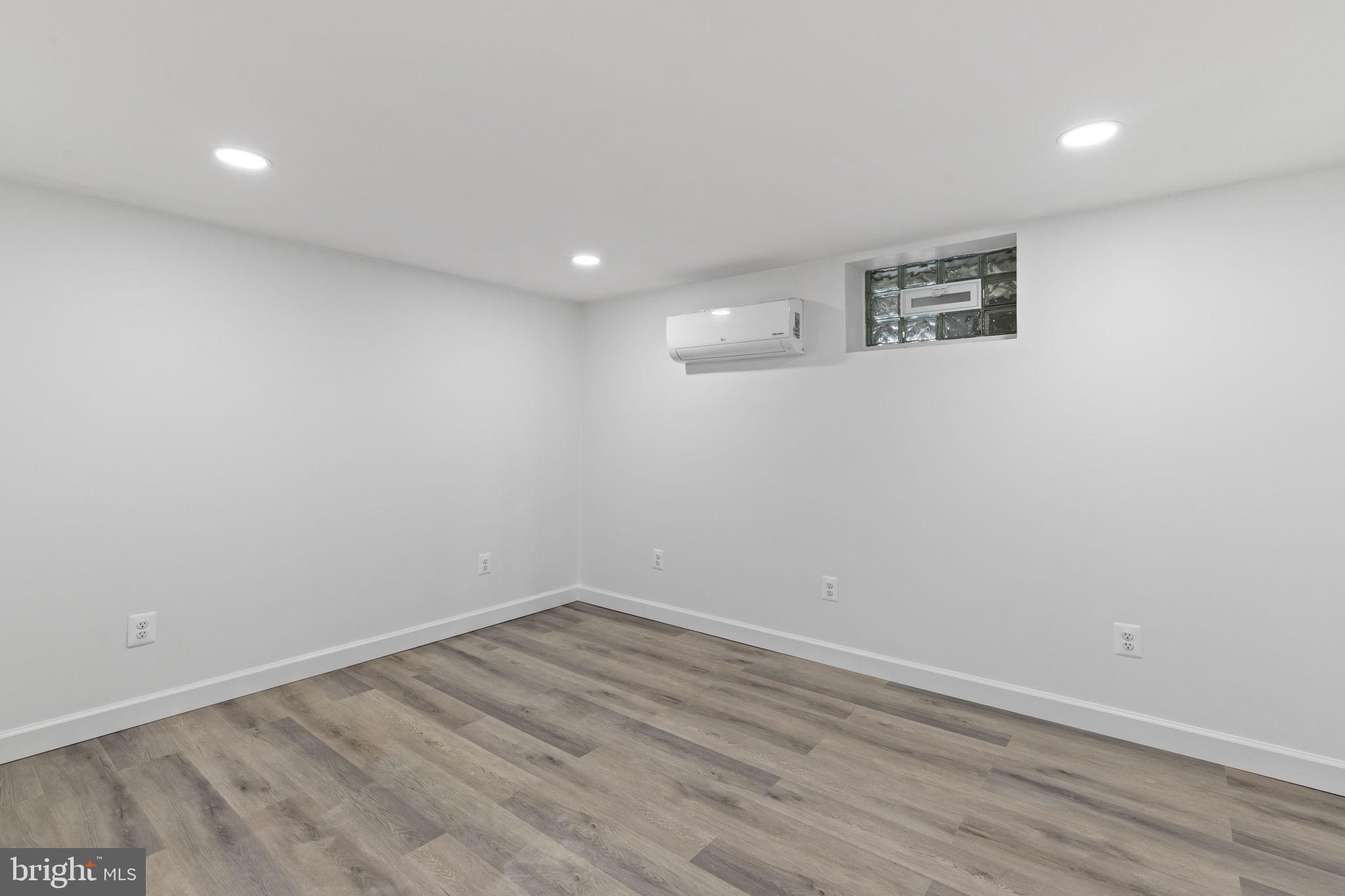 7212 Bay Front Road Baltimore, MD 21219 - Photo 22 of 37