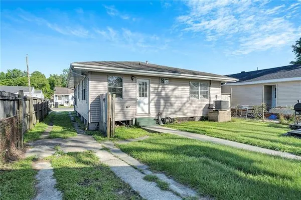 $225,000 | 1012 Center Street, Arabi, LA 70032