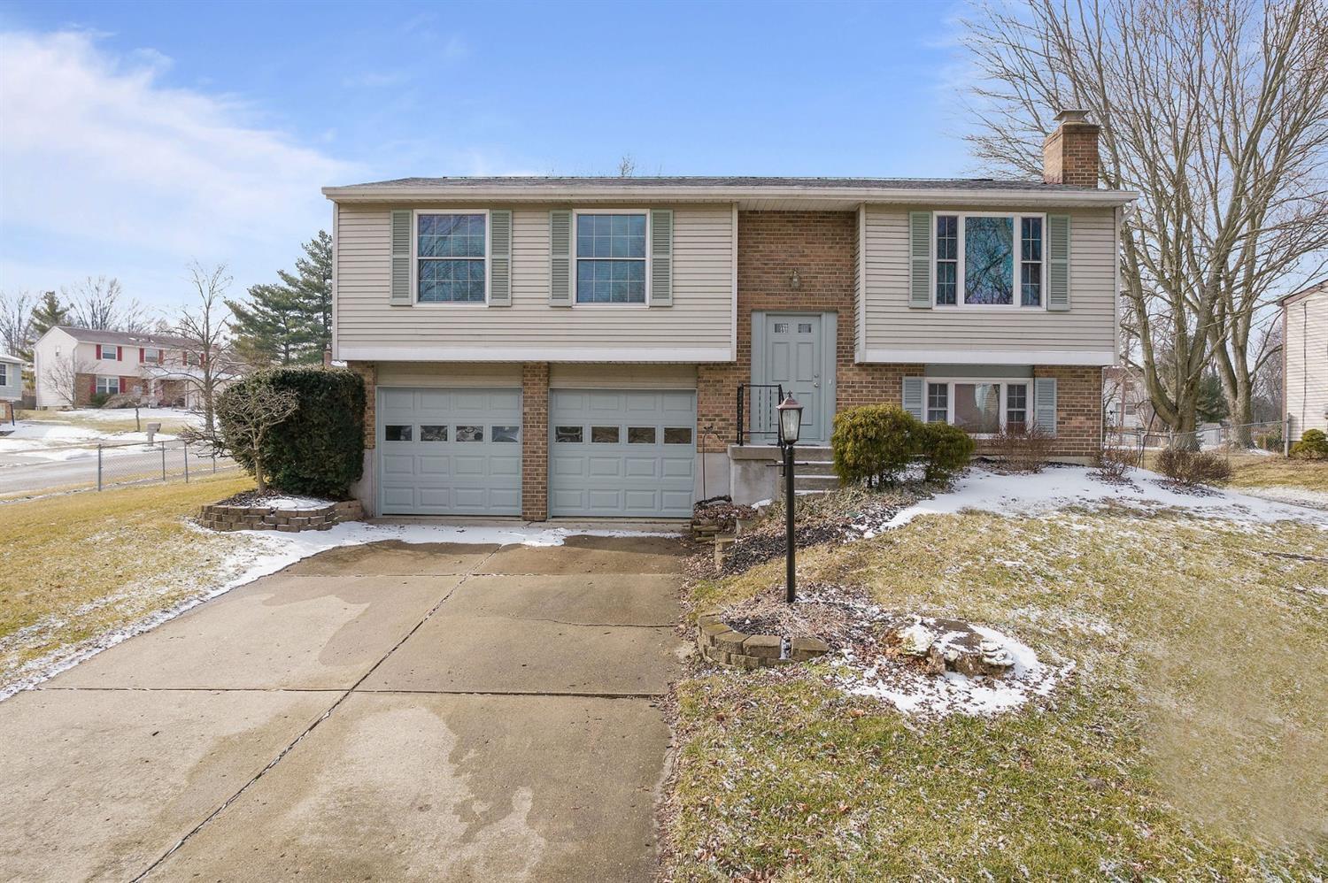 628 Regent Road Cincinnati, OH 45245 - Photo 2 of 29 Gallery Image 2