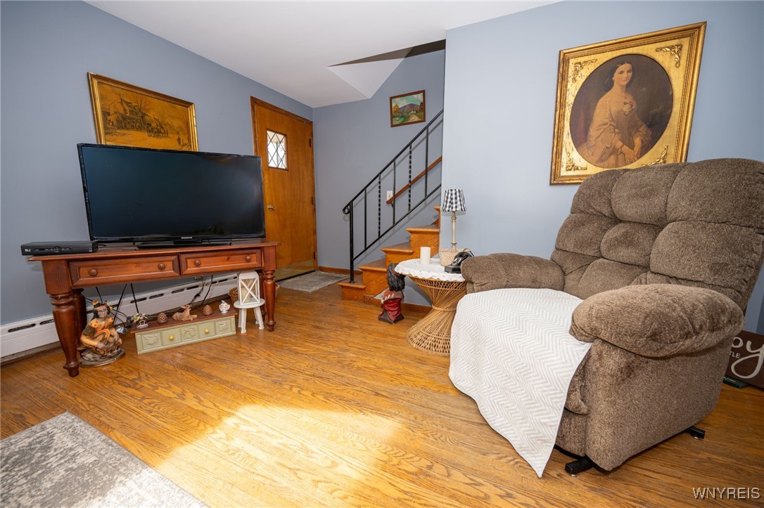 13050 Big Tree Road Wales, NY 14037 - Photo 8 of 50 Livingroom