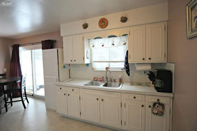 2332 Elms Road Swartz Creek, MI 48473 - Photo 7 of 22 21111118-6.JPG