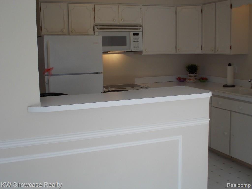 4113 Telegraph Road, Unit 214 Bloomfield Hills, MI 48302 - Photo 3 of 14 DSCN0634.jpg
