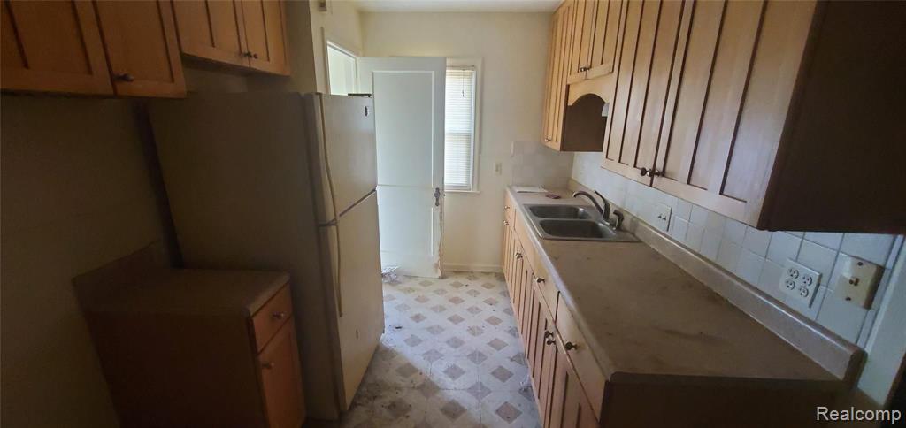 7280 Lamphere Redford, MI 48239 - Photo 10 of 27