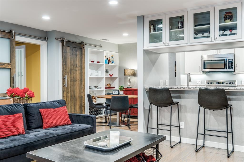4231 Travis Street, Unit 17 Dallas, TX 75205 - Photo 3 of 26 a living room with furniture and a flat screen tv