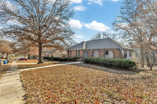 $375,000 | 1007 Wyckwood Drive, Liberty, MO 64068