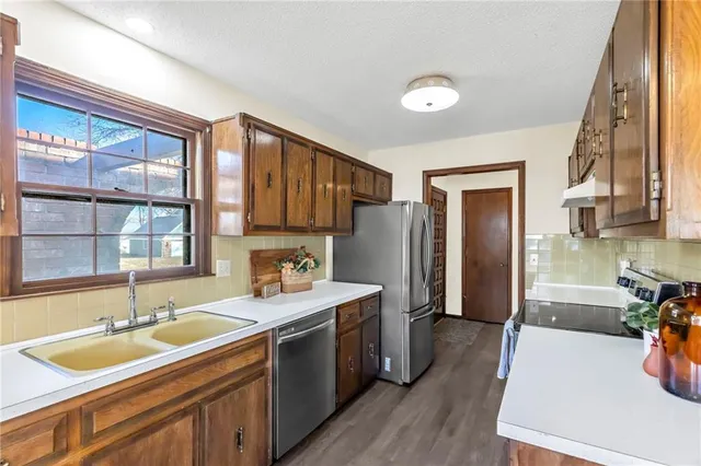 $375,000 | 1007 Wyckwood Drive, Liberty, MO 64068