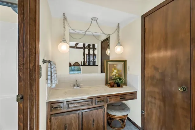 $375,000 | 1007 Wyckwood Drive, Liberty, MO 64068