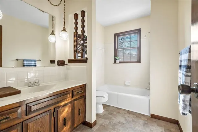 $375,000 | 1007 Wyckwood Drive, Liberty, MO 64068