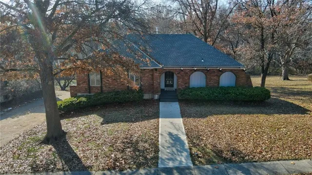 $375,000 | 1007 Wyckwood Drive, Liberty, MO 64068