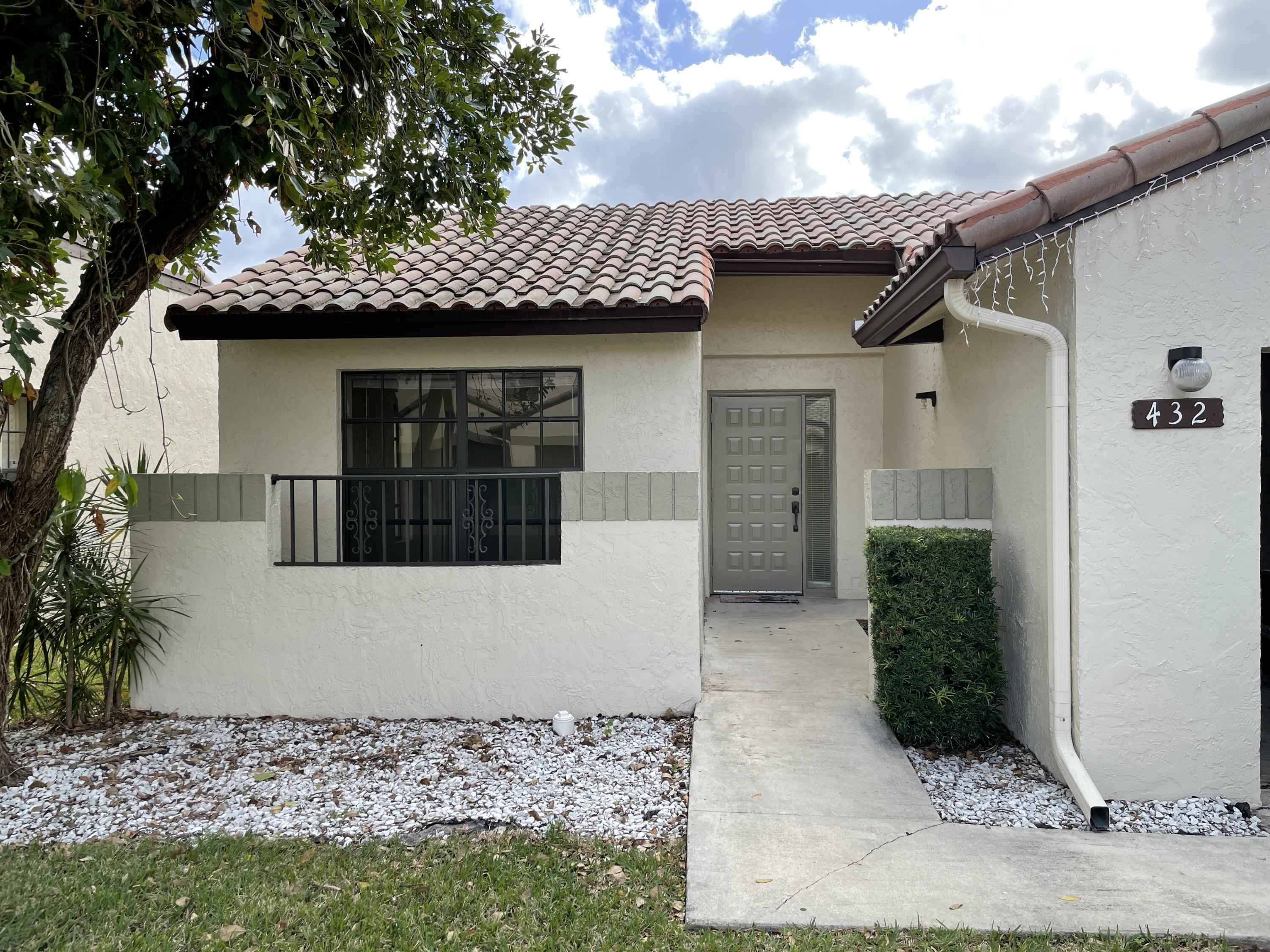 432 Ashwood Place Boca Raton, FL 33431 - Photo 4 of 61 IMG_3791