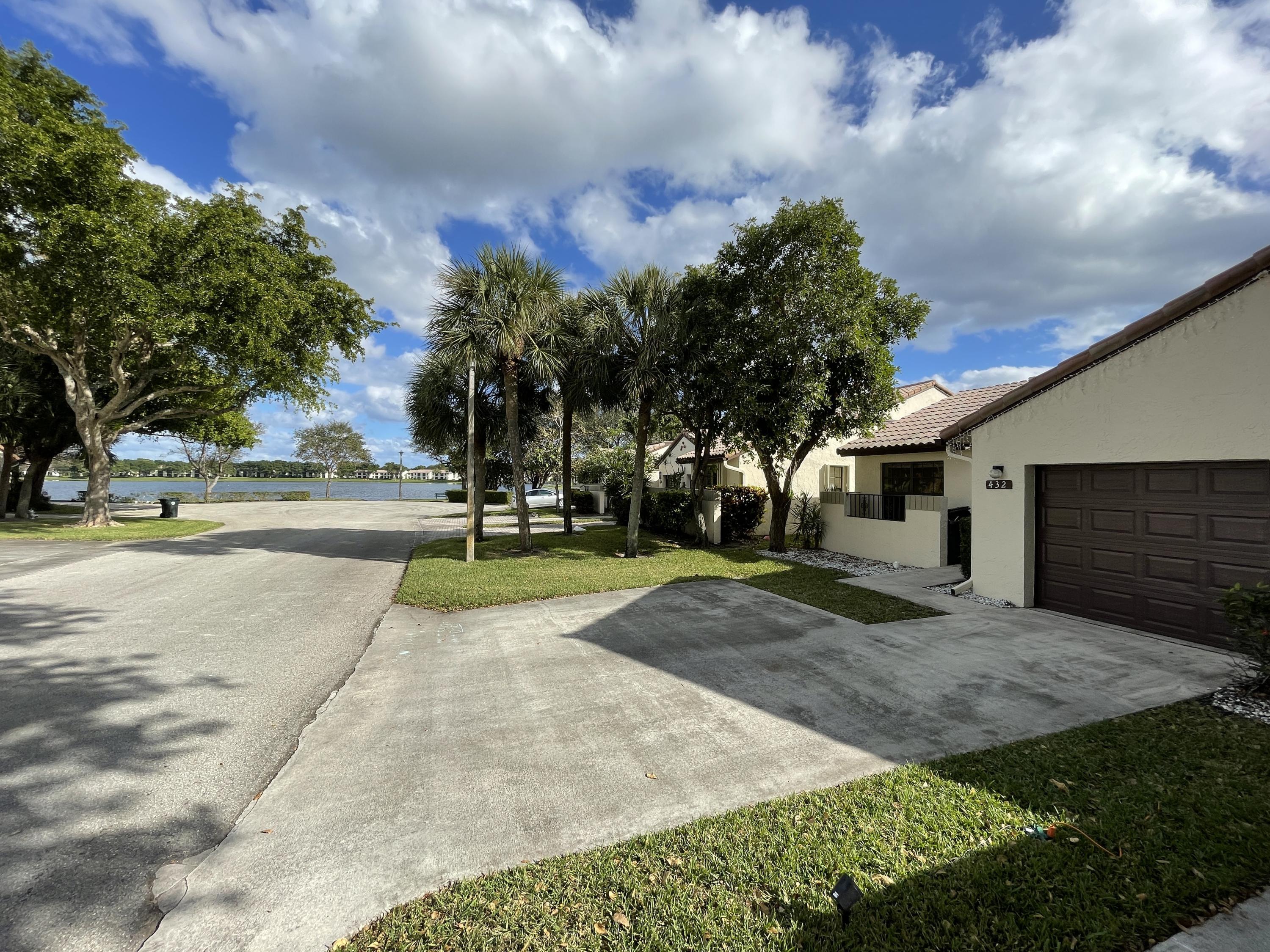 432 Ashwood Place Boca Raton, FL 33431 - Photo 5 of 61 IMG_3804