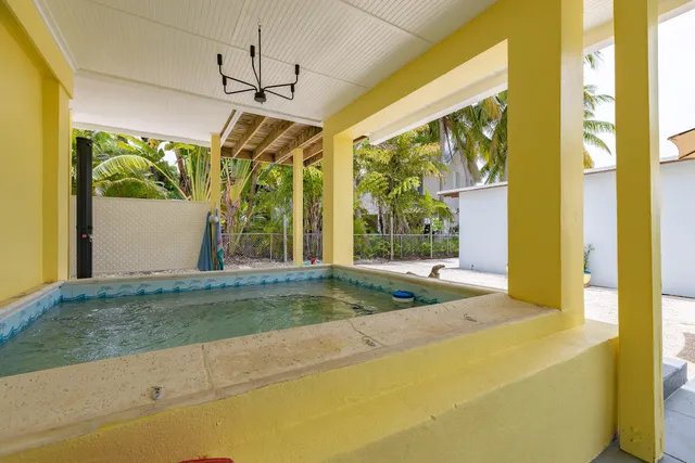 $1,295,000 | 56 Bay Drive, Key West, FL 33040