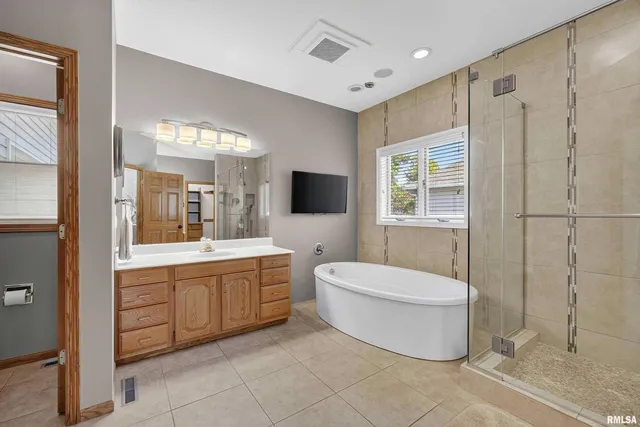 $669,000 | 2919 East 44th Court, Davenport, IA 52807