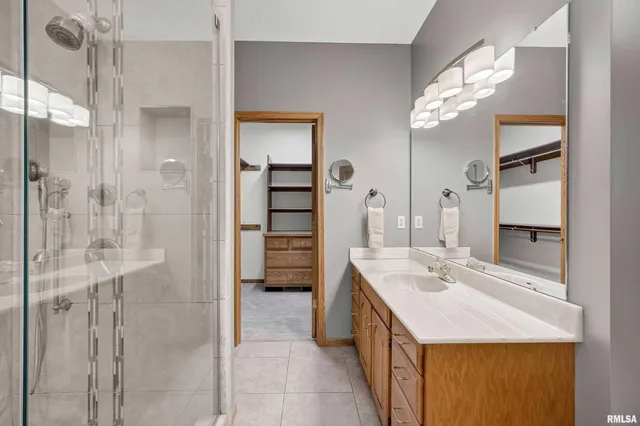 $669,000 | 2919 East 44th Court, Davenport, IA 52807