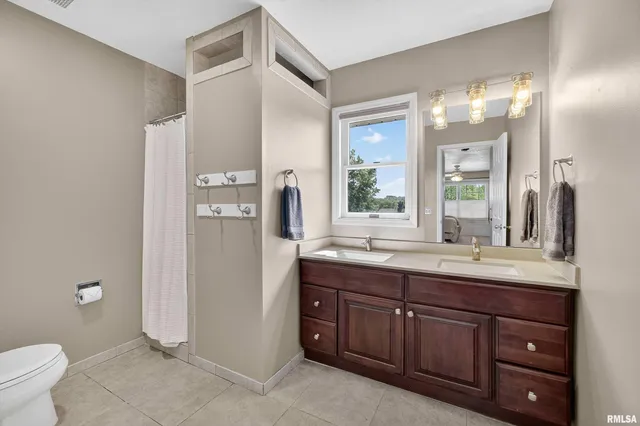 $669,000 | 2919 East 44th Court, Davenport, IA 52807