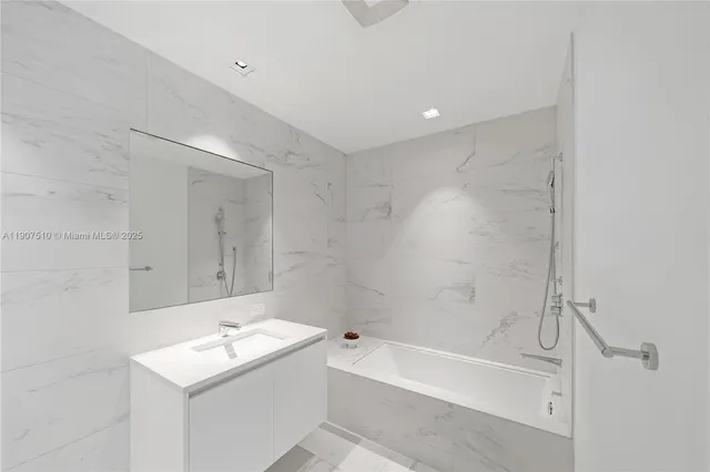 $7,495,000 | 1000 Biscayne Boulevard, Unit LPH 4901, Miami, FL 33132