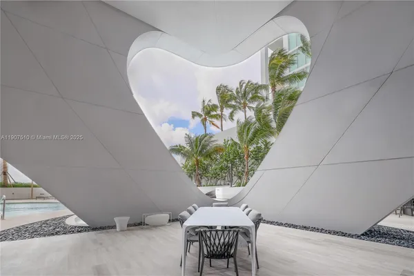 $7,495,000 | 1000 Biscayne Boulevard, Unit LPH 4901, Miami, FL 33132