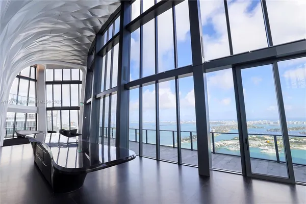 $7,495,000 | 1000 Biscayne Boulevard, Unit LPH 4901, Miami, FL 33132