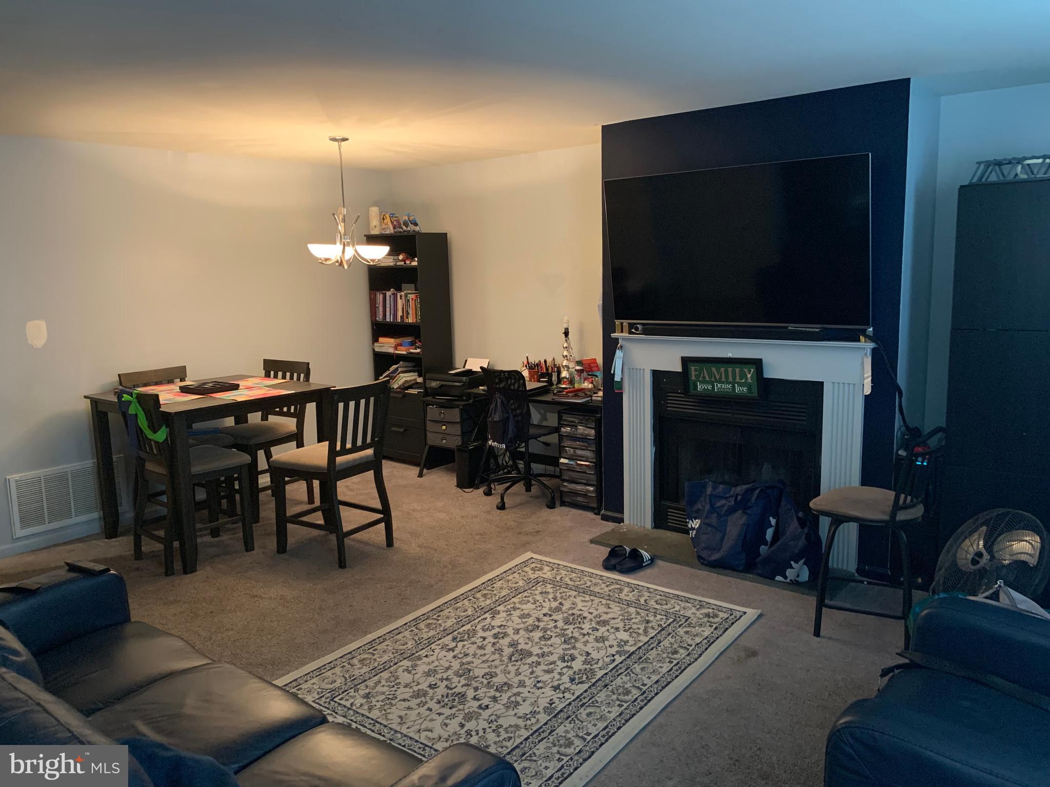 1608 Huntingdon Mews Clementon, NJ 08021 - Photo 3 of 12 Living Room/Dining Room